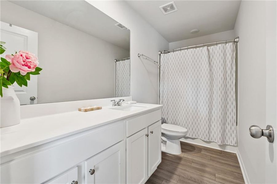 Furnished interior view inside a new home in Summit Pointe, Dallas (Image 18). Furnished interior view inside a new home in Summit Pointe, Dallas (Image 18).