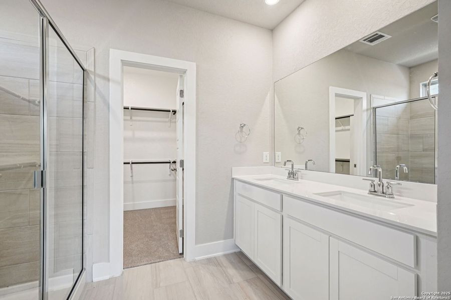 Furnished interior view inside a new home in Comanche Ridge, San Antonio (Image 17). Furnished interior view inside a new home in Comanche Ridge, San Antonio (Image 17).