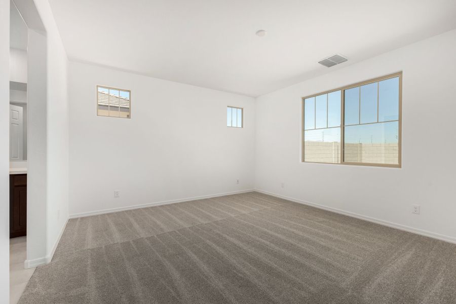 Spacious, unfurnished interior of a new home in Las Ventanas, Goodyear (Image 10).
