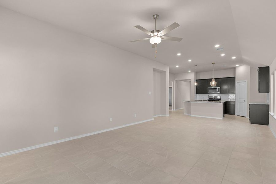 Spacious, unfurnished interior of a new home in The Meadows at Imperial Oaks, Conroe (Image 17).