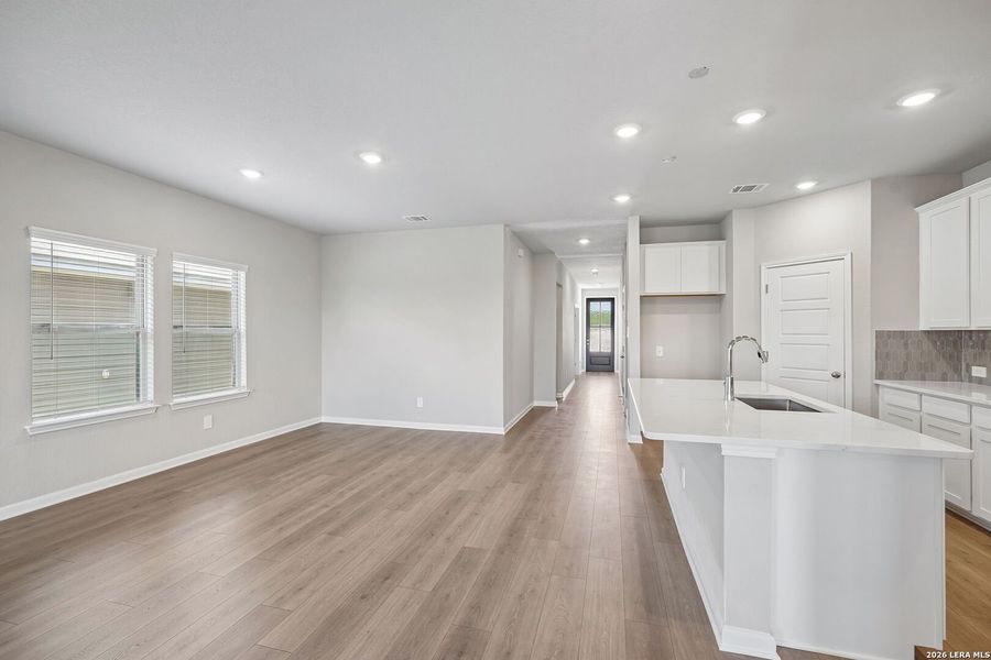 Spacious, unfurnished interior of a new home in Remington Ranch, San Antonio (Image 44).