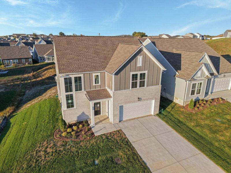 Exterior details and patio area of a home in Woodbridge Glen, Lebanon (Image 3).