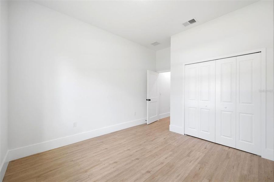 Spacious, unfurnished interior of a new home in , Ocala (Image 33).