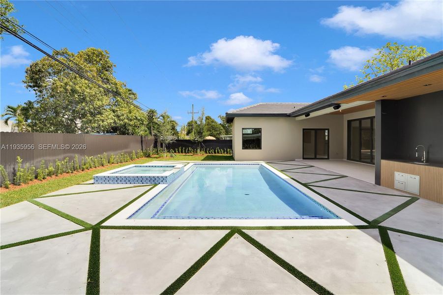 Exterior details and patio area of a home in , Miami (Image 4).