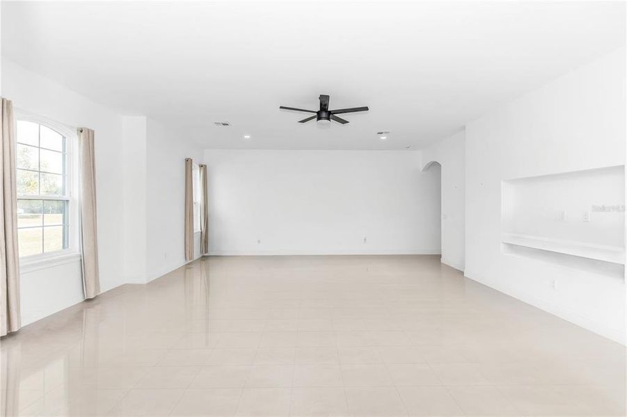 Spacious, unfurnished interior of a new home in , Orlando (Image 37).