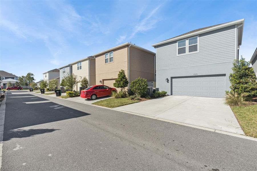 Exterior details and patio area of a home in , Winter Garden (Image 3).