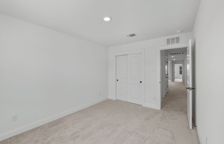 Spacious, unfurnished interior of a new home in Horizon Lake, Leander (Image 17).