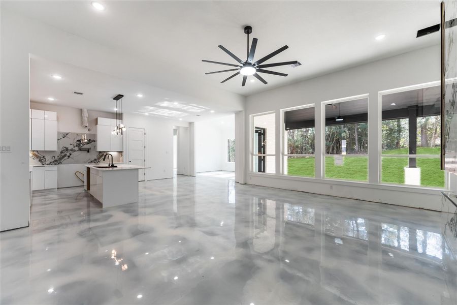 Spacious, unfurnished interior of a new home in , Huntsville (Image 12).