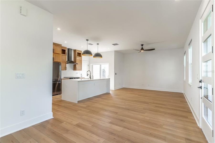 Spacious, unfurnished interior of a new home in , Orlando (Image 10).
