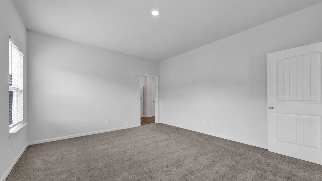 Representative unfurnished interior of a home built from the Mason by D.R. Horton in Hedge Rose, Somerville (Image 20).