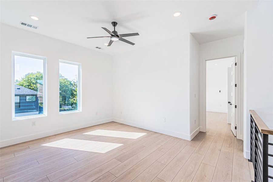 Spacious, unfurnished interior of a new home in , Dallas (Image 25).