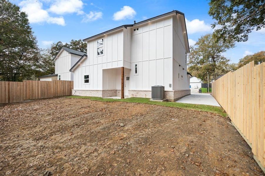 Exterior details and patio area of a home in , Dallas (Image 31).