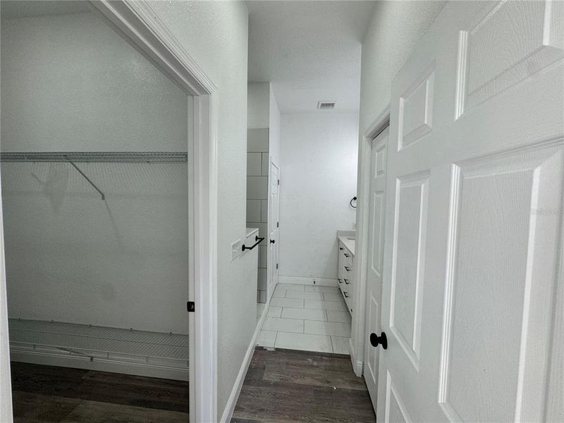 Spacious, unfurnished interior of a new home in , Belleview (Image 17).