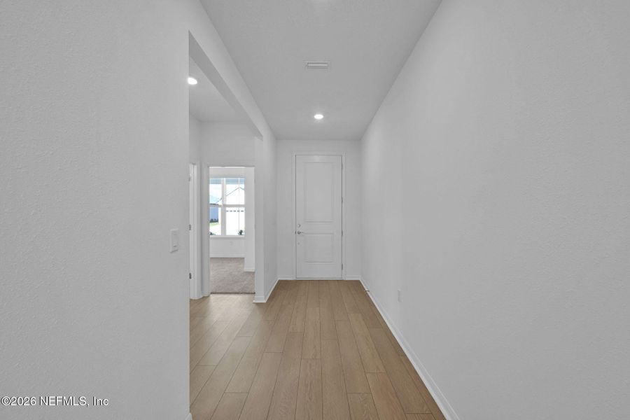 Spacious, unfurnished interior of a new home in Hyland Trail, Green Cove Springs (Image 31).