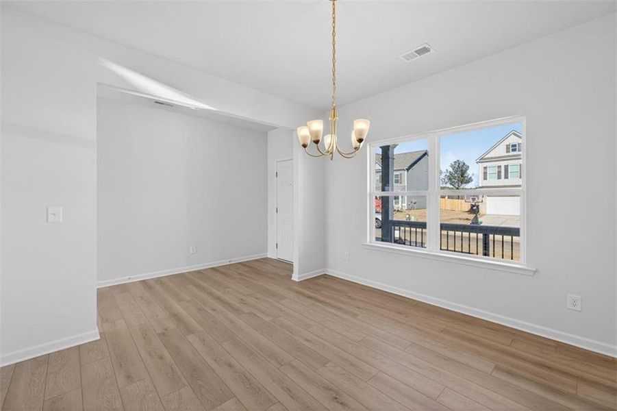 Spacious, unfurnished interior of a new home in Victoria Heights, Dallas (Image 20).