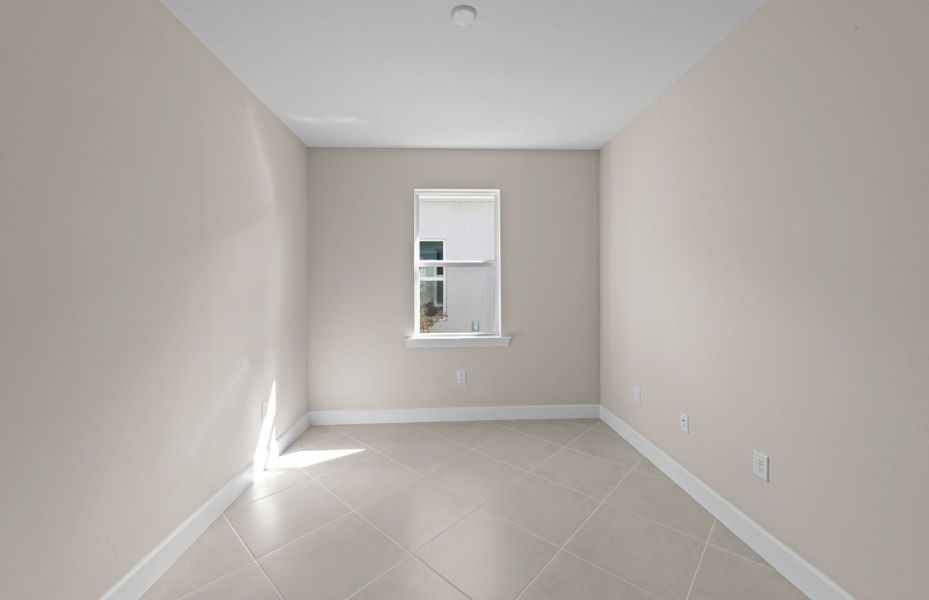 Spacious, unfurnished interior of a new home in Del Webb Oak Creek, North Fort Myers (Image 19). Spacious, unfurnished interior of a new home in Del Webb Oak Creek, North Fort Myers (Image 19).