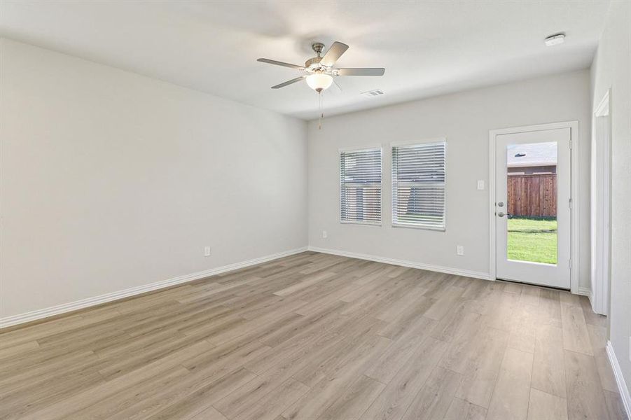 Spacious, unfurnished interior of a new home in Lakehaven - Spring Series, Farmersville (Image 14).