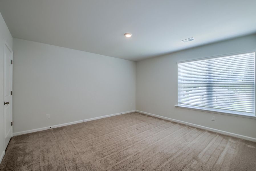 Spacious, unfurnished interior of a new home in Stone Ridge, Moncks Corner (Image 36).