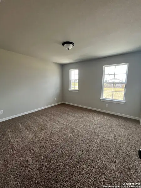Spacious, unfurnished interior of a new home in Highland Ridge, New Braunfels (Image 9).