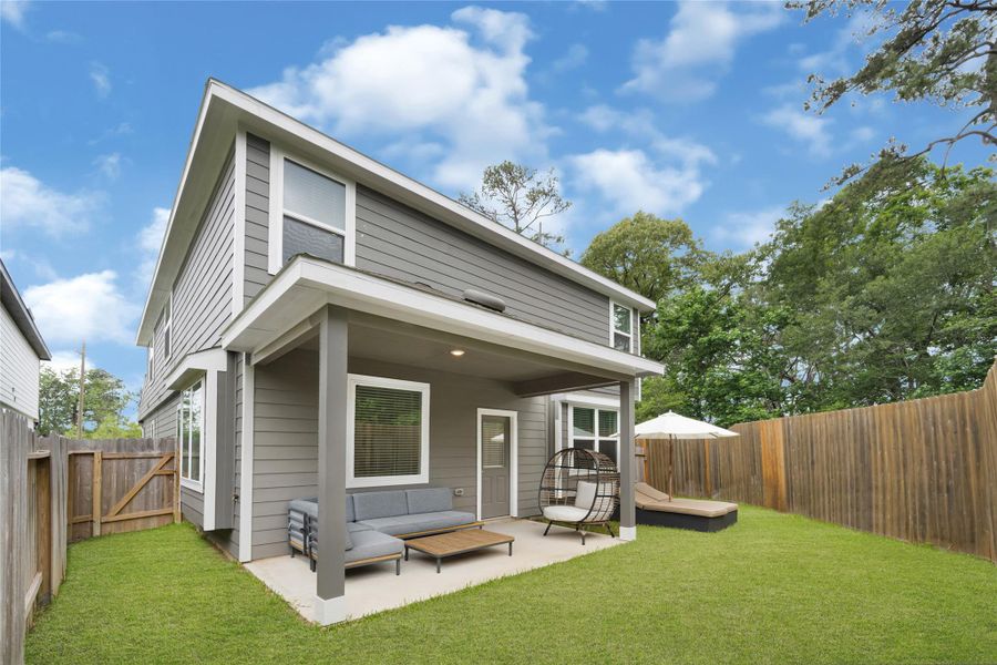 Exterior details and patio area of a home in River's Edge, Conroe (Image 3).