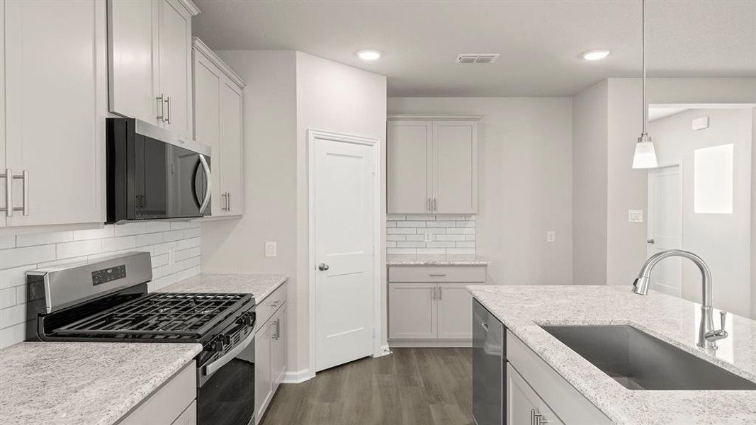 14. 1114 Falls Rush - Kitchen (3)