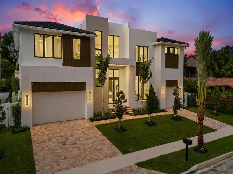 House_Front_Angle_Clean_Sidewalk_4000x30