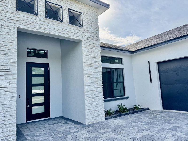 Exterior details and patio area of a home in , Okeechobee (Image 27).