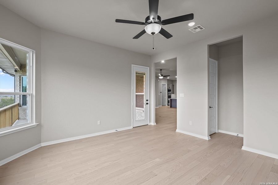 Spacious, unfurnished interior of a new home in Homestead, Schertz (Image 16).