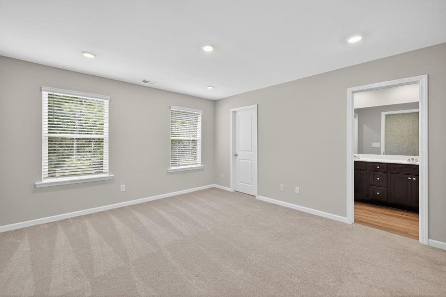 Spacious, unfurnished interior of a new home in Fernhurst, McDonough (Image 28).