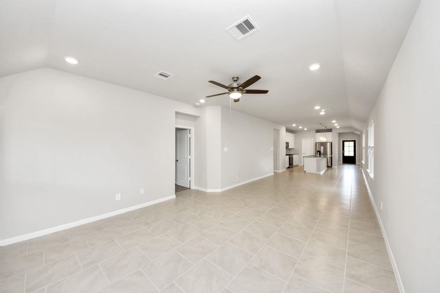 Spacious, unfurnished interior of a new home in Montgomery Ridge: Landmark Collection, Montgomery (Image 26).