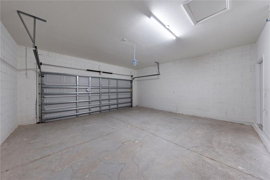 Spacious, unfurnished interior of a new home in , Yeehaw Junction (Image 43).