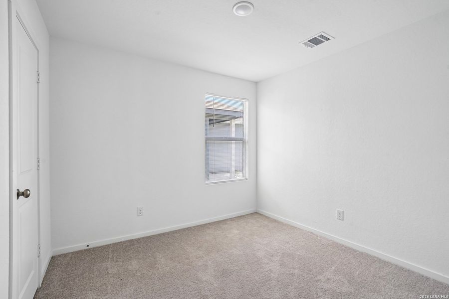 Spacious, unfurnished interior of a new home in Steelwood Trails, New Braunfels (Image 12).