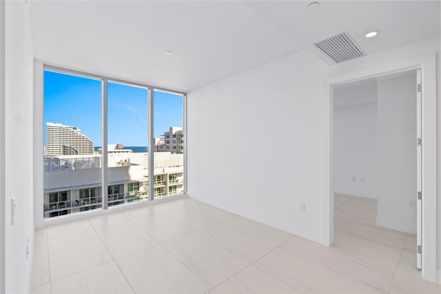 Spacious, unfurnished interior of a new home in , Fort Lauderdale (Image 56).