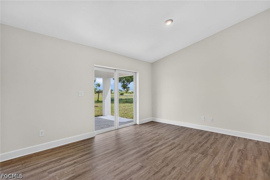 Spacious, unfurnished interior of a new home in Cape Coral, Cape Coral (Image 18).
