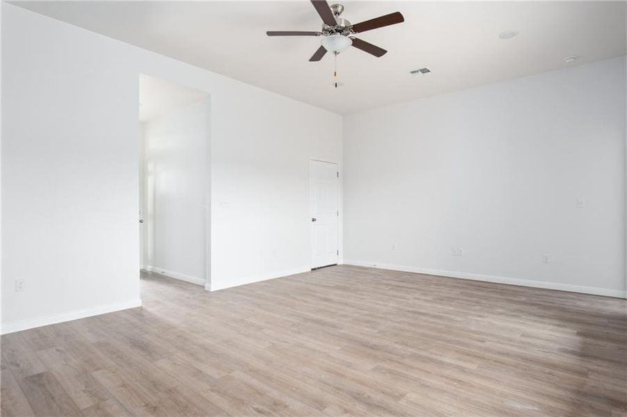 Spacious, unfurnished interior of a new home in , Temple (Image 21).