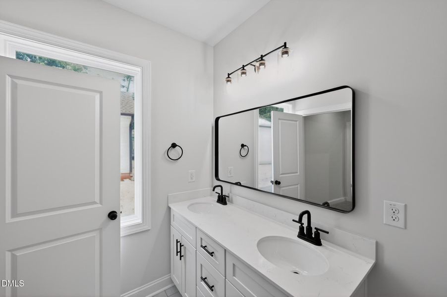 23_244_Sequoia_Dr-Bathroom-7787