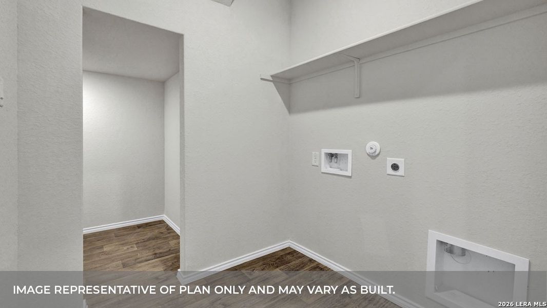 Spacious, unfurnished interior of a new home in Arroyo Ranch, Seguin (Image 20).