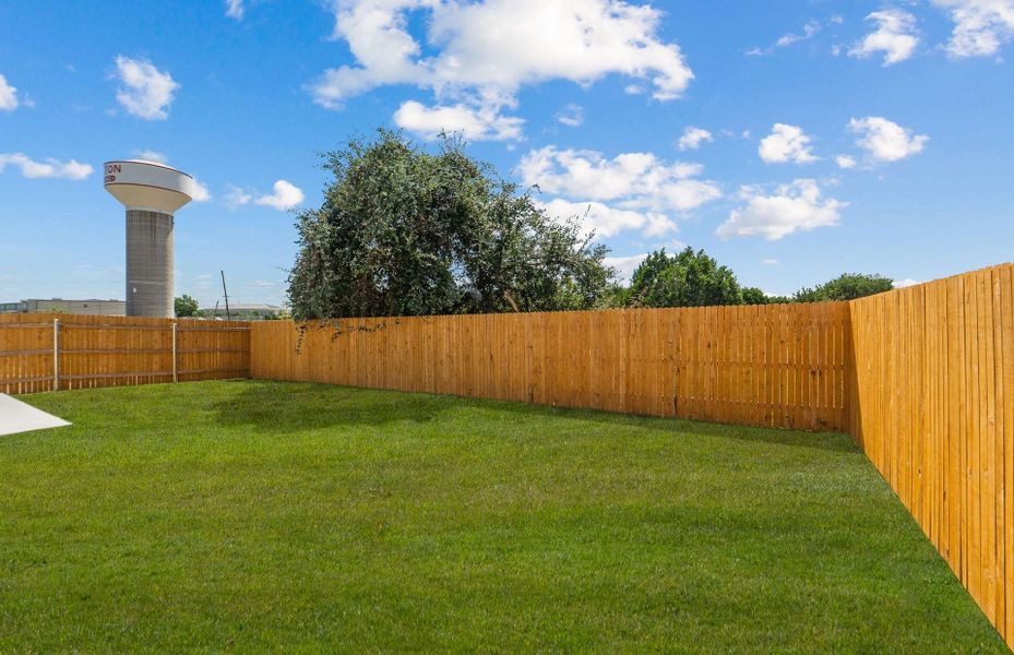 Exterior details and patio area of a home in Skyview, Belton (Image 3).