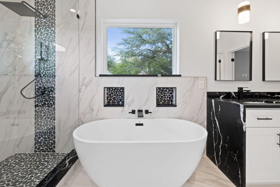 Soaking tub complete with niches for your relaxation.