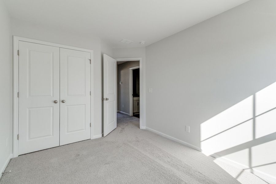 Spacious, unfurnished interior of a new home in Astoria, Columbia (Image 26).