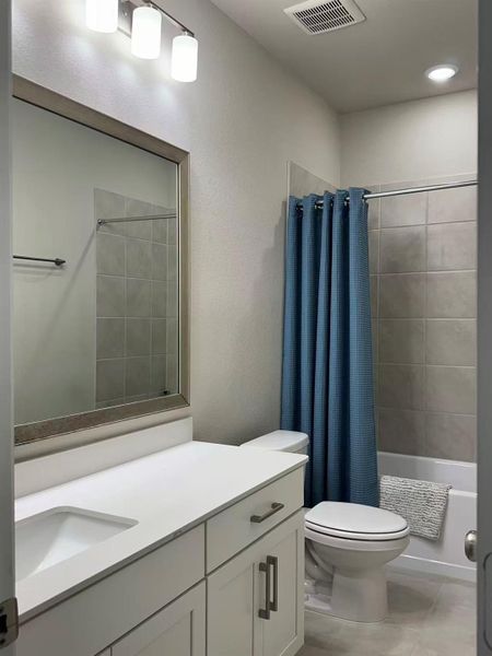 Jack & Jil Bathroom in 2F