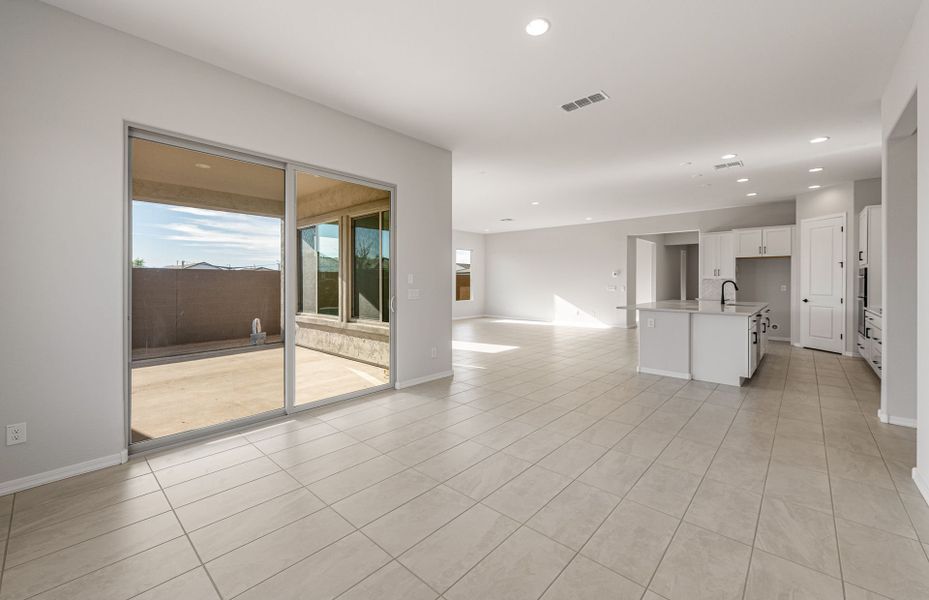 Spacious, unfurnished interior of a new home in Artisan at Asante, Surprise (Image 23).