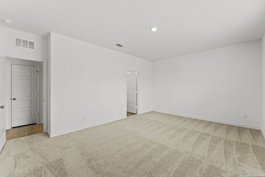 Spacious, unfurnished interior of a new home in Dove Song, Marion (Image 19).