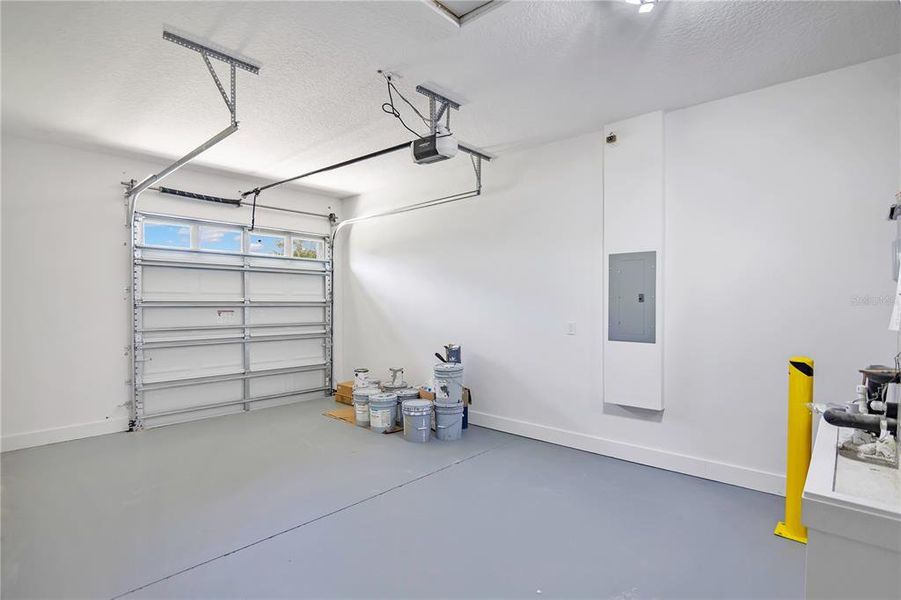 Spacious, unfurnished interior of a new home in , Winter Garden (Image 22).