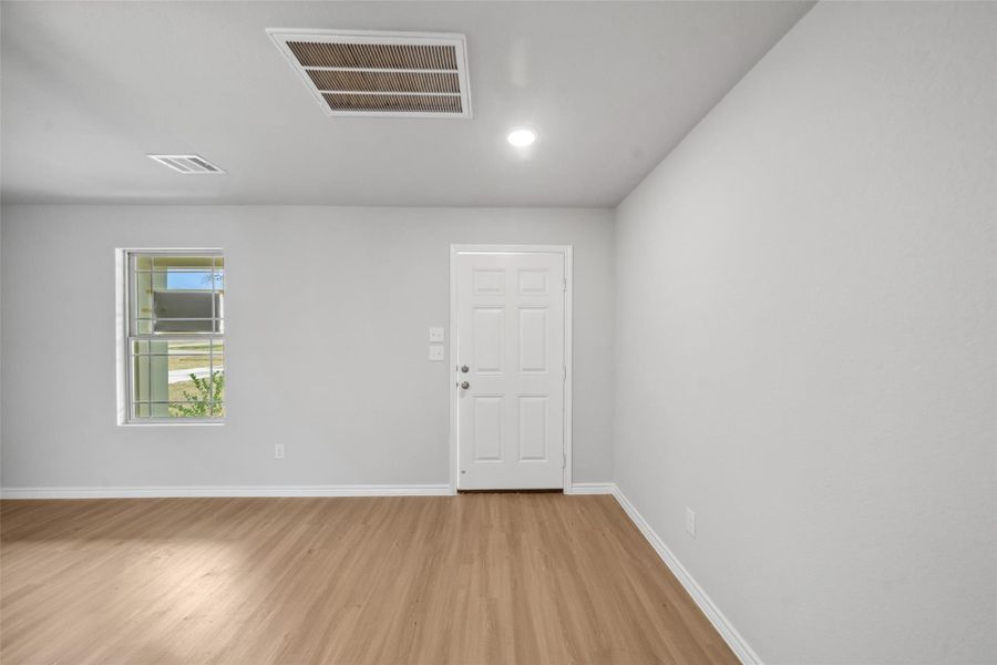 Spacious, unfurnished interior of a new home in Hempstead, Hempstead (Image 18).