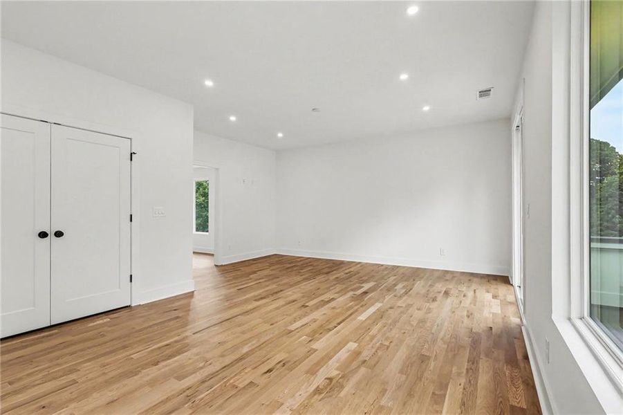 Spacious, unfurnished interior of a new home in , Atlanta (Image 40).