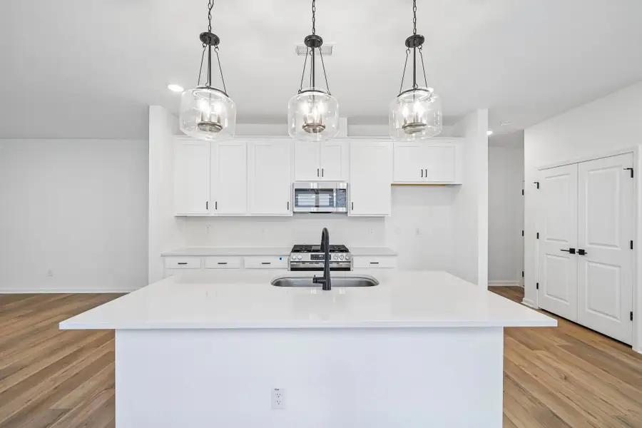 Representative images and renderings are for illustrative purposes. Actual structural options and design finishes of home may vary. Representative images and renderings are for illustrative purposes. Actual structural options and design finishes of home may vary.