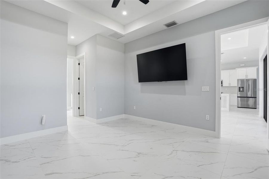 Spacious, unfurnished interior of a new home in , Naples (Image 16).