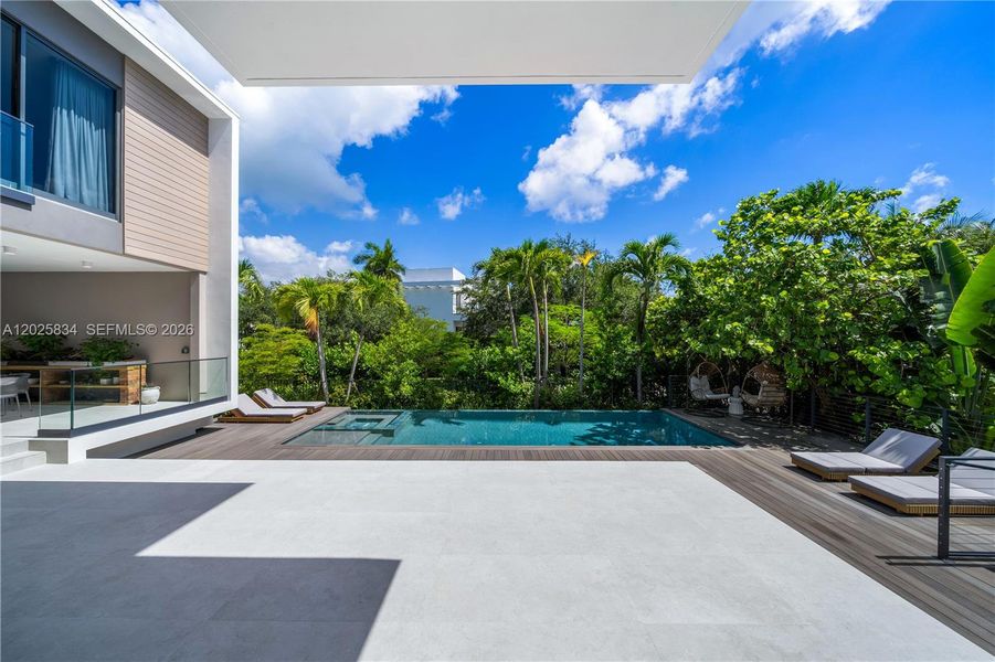 Exterior details and patio area of a home in , Key Biscayne (Image 26).