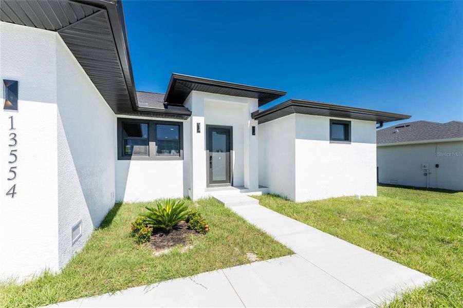 Exterior details and patio area of a home in , Port Charlotte (Image 31).
